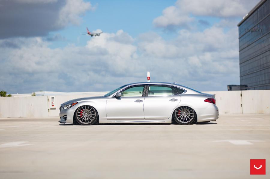  Infiniti Q70 on Vossen Wheels (VFS2) 2017 года  (фото 33 из 43)